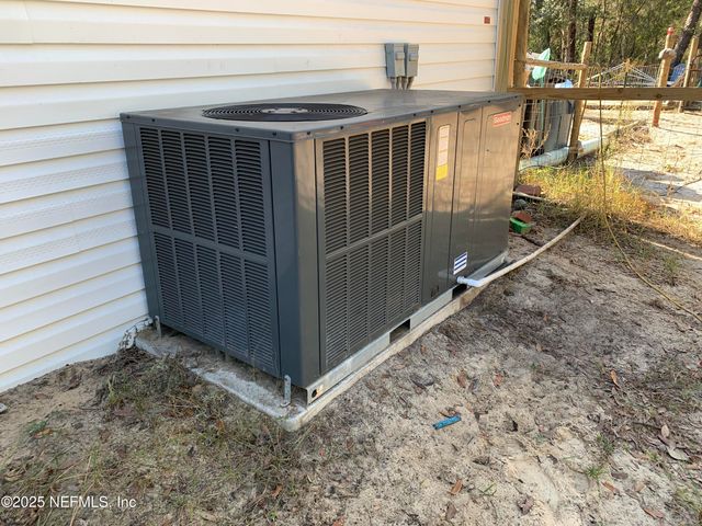 132 LAKE LUCY Court, Interlachen, FL 32148