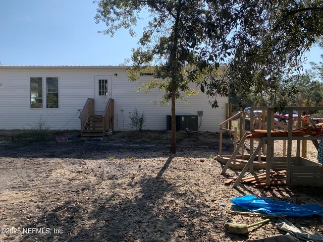 132 LAKE LUCY Court, Interlachen, FL 32148