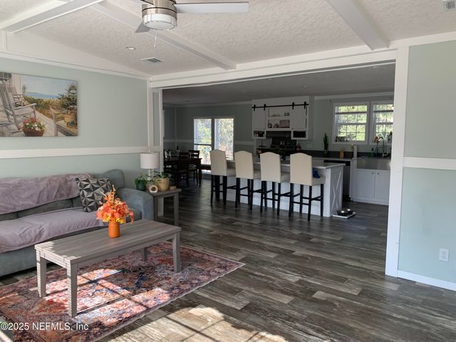 132 LAKE LUCY Court, Interlachen, FL 32148