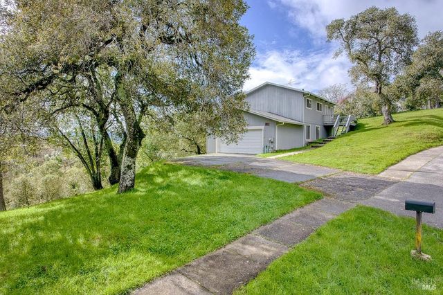 2511 Laguna Vista Dr, Novato, CA 94945