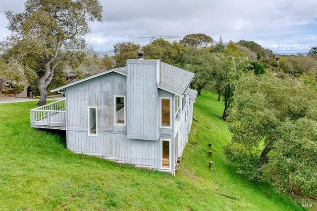 2511 Laguna Vista Dr, Novato, CA 94945