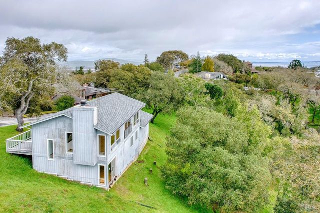 2511 Laguna Vista Dr, Novato, CA 94945