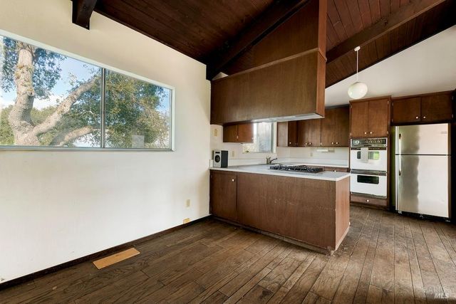 2511 Laguna Vista Dr, Novato, CA 94945