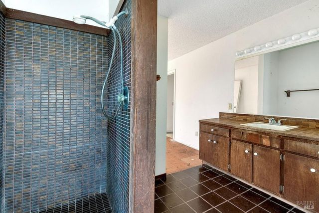 2511 Laguna Vista Dr, Novato, CA 94945