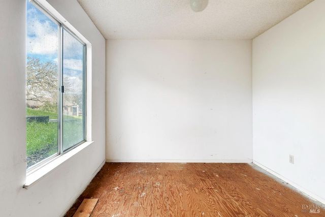 2511 Laguna Vista Dr, Novato, CA 94945