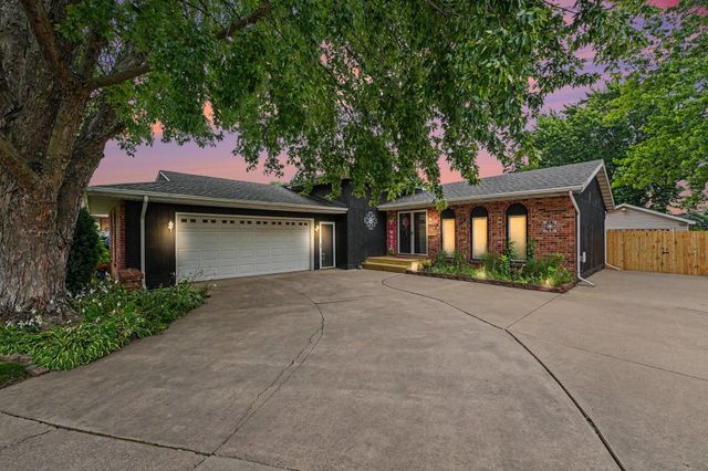 9425 Larch Drive, Munster, IN 46321