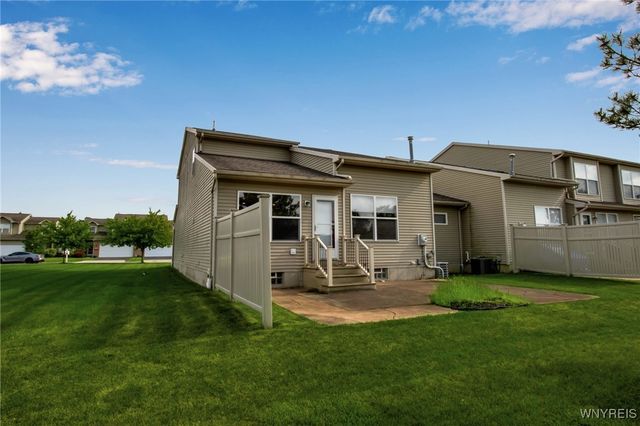 18 Hedge Lane, Lancaster, NY 14086