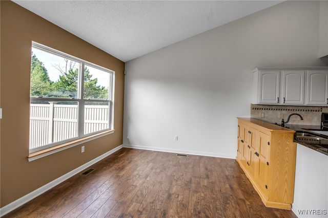 18 Hedge Lane, Lancaster, NY 14086