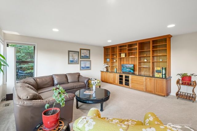 4617 103rd Lane NE, Kirkland, WA 98033