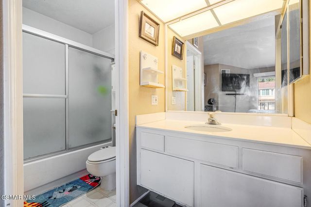 5782 Oak Bank Trail 103, Oak Park, CA 91377