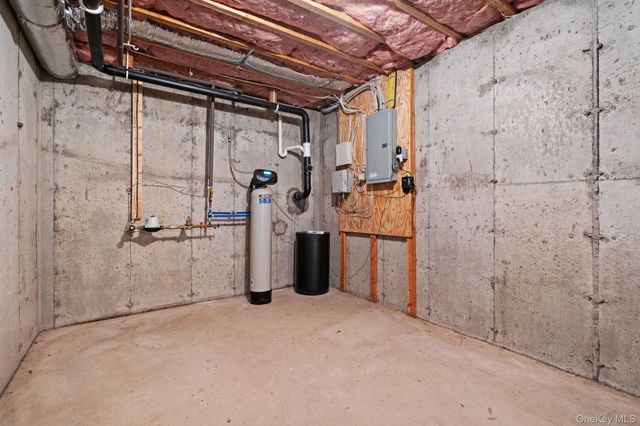 947 Huntington Drive, Fishkill, NY 12524