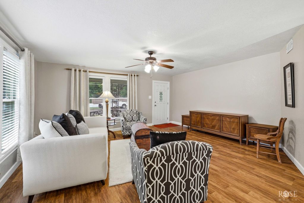 Image 10 of property listing at 1204 Ave D Ave D Avenue, Ozona, TX 76943