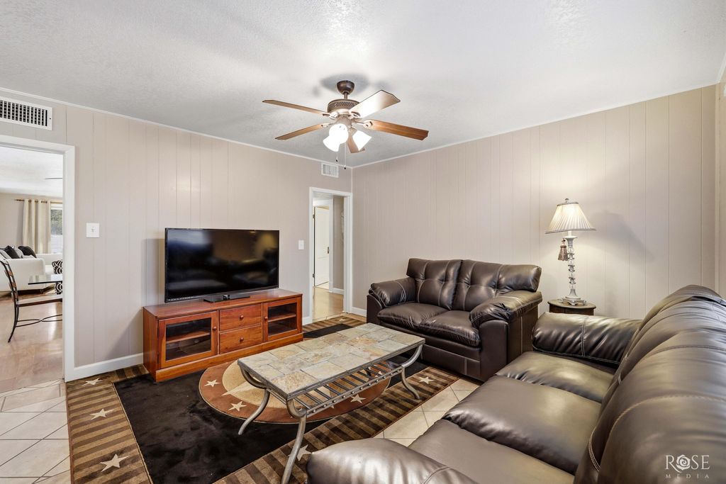 Image 16 of property listing at 1204 Ave D Ave D Avenue, Ozona, TX 76943