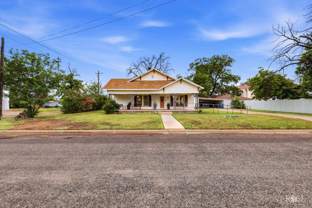 Image 2 of property listing at 1204 Ave D Ave D Avenue, Ozona, TX 76943