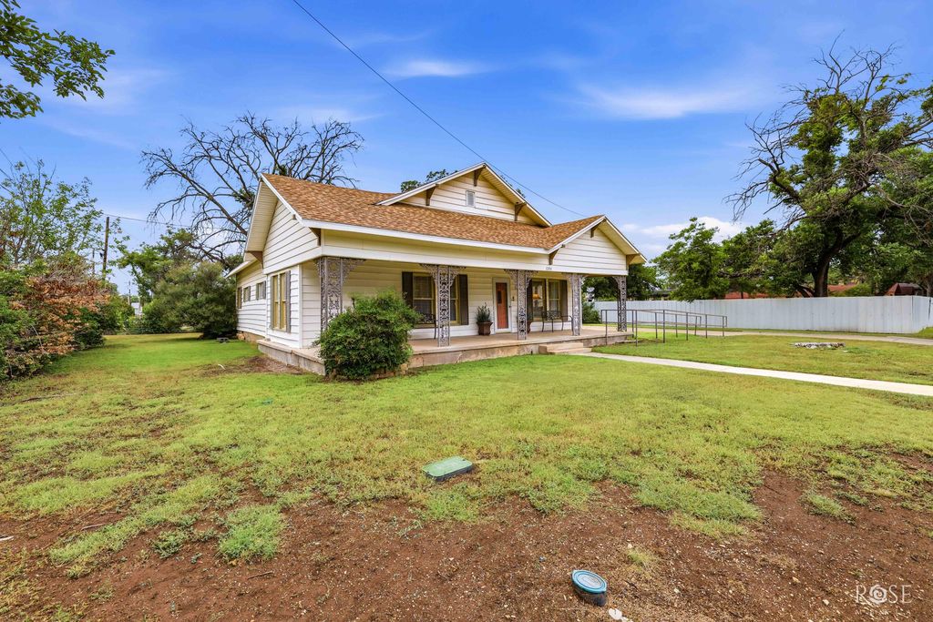 Image 3 of property listing at 1204 Ave D Ave D Avenue, Ozona, TX 76943