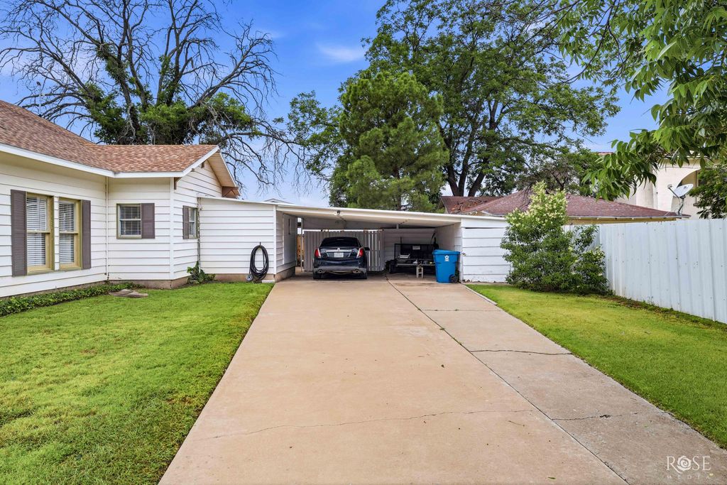 Image 5 of property listing at 1204 Ave D Ave D Avenue, Ozona, TX 76943