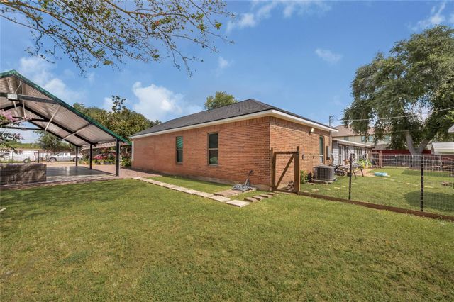 4325 Billy Lane, Fresno, TX 77545