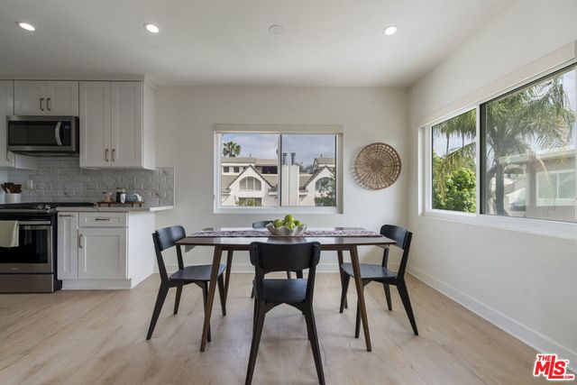 5055 Coldwater Canyon Avenue 219, Sherman Oaks, CA 91423