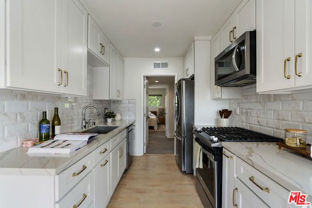 5055 Coldwater Canyon Avenue 219, Sherman Oaks, CA 91423