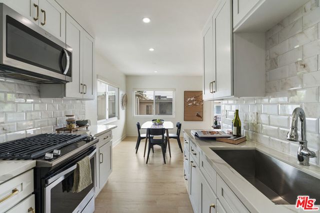 5055 Coldwater Canyon Avenue 219, Sherman Oaks, CA 91423