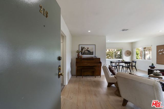 5055 Coldwater Canyon Avenue 219, Sherman Oaks, CA 91423
