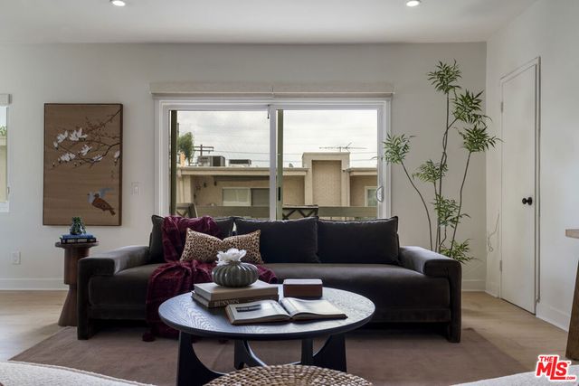 5055 Coldwater Canyon Avenue 219, Sherman Oaks, CA 91423