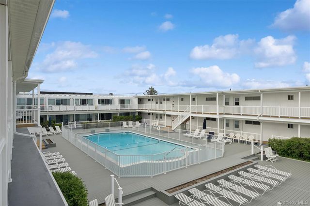 281 Dune Road 17B, Westhampton Beach, NY 11978