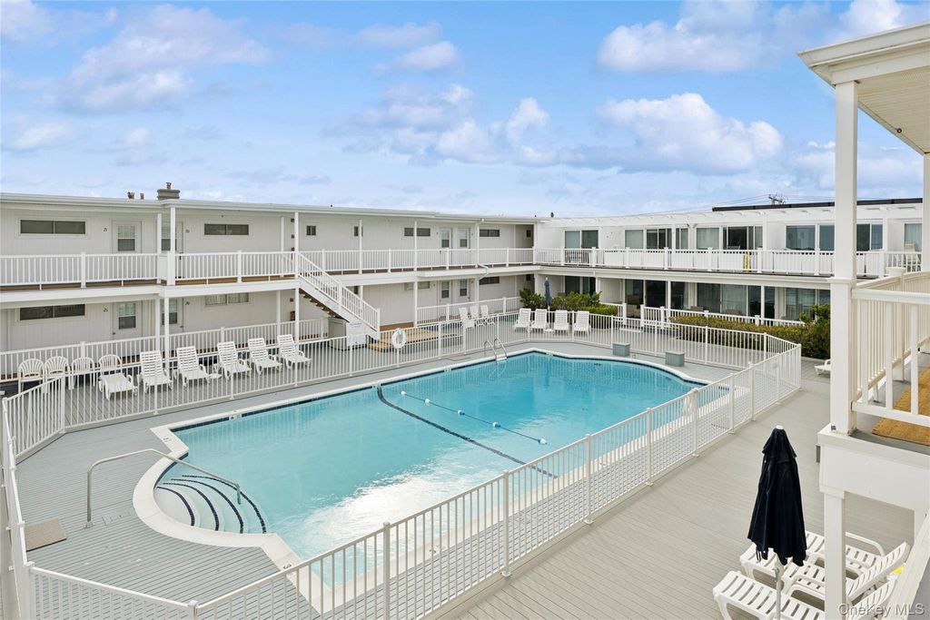 281 Dune Road 17B, Westhampton Beach, NY 11978