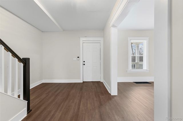 8103 E Canfield Street, Detroit, MI 48214