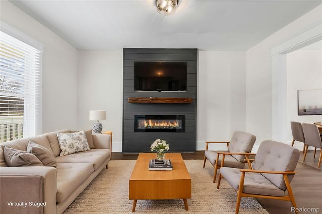 8103 E Canfield Street, Detroit, MI 48214