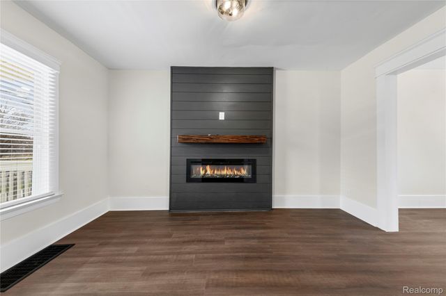 8103 E Canfield Street, Detroit, MI 48214