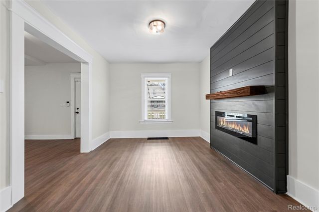 8103 E Canfield Street, Detroit, MI 48214