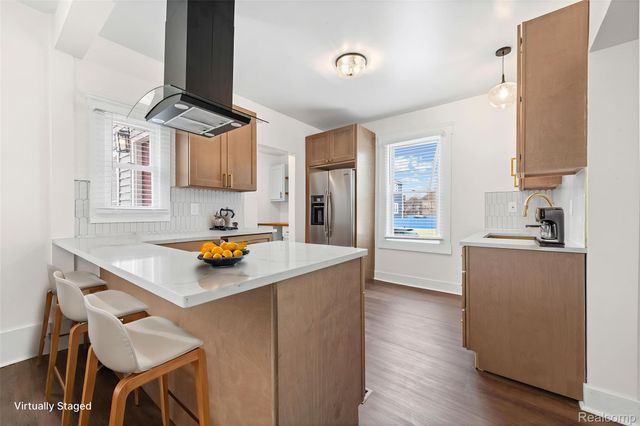 8103 E Canfield Street, Detroit, MI 48214