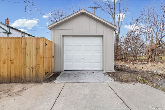 8103 E Canfield Street, Detroit, MI 48214