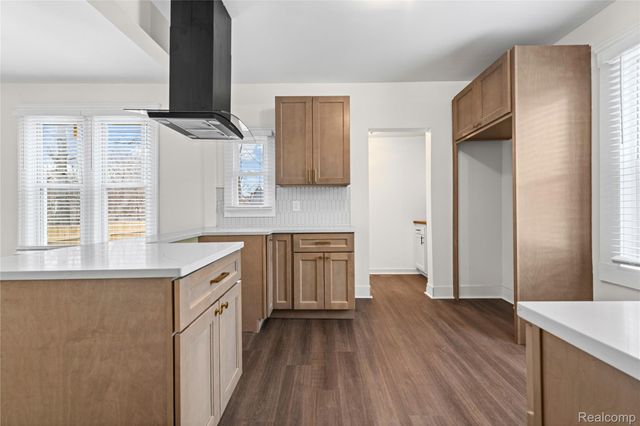 8103 E Canfield Street, Detroit, MI 48214