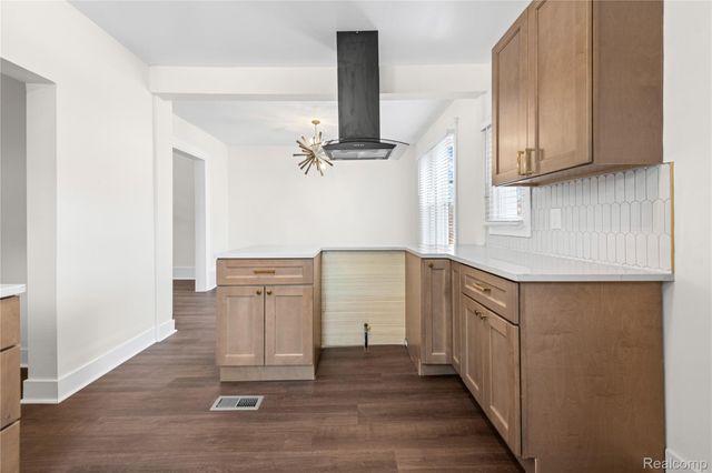 8103 E Canfield Street, Detroit, MI 48214