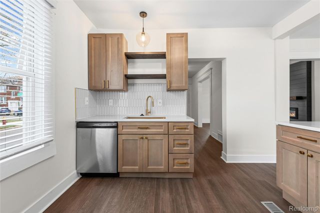 8103 E Canfield Street, Detroit, MI 48214