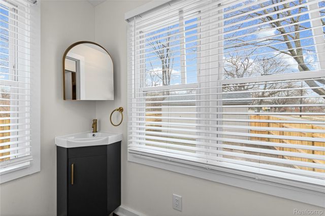 8103 E Canfield Street, Detroit, MI 48214