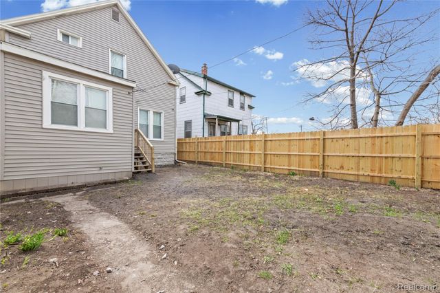 8103 E Canfield Street, Detroit, MI 48214