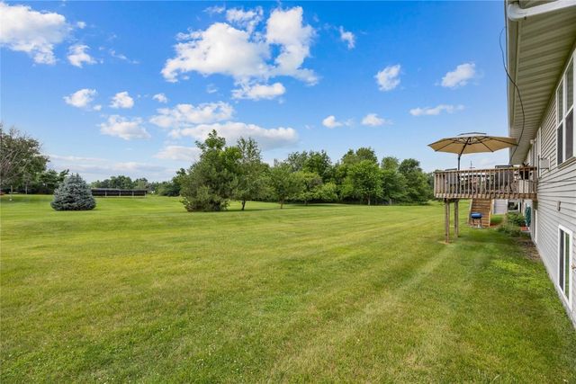 1600 Hunters Creek Way, Marion, IA 52302
