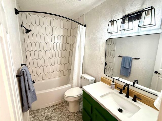 205 Duffee Avenue, Eufaula, OK 74432