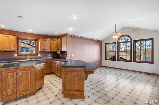 133 Pinnacle Point Drive, Hillsboro, IL 62049