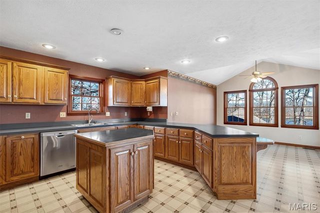 133 Pinnacle Point Drive, Hillsboro, IL 62049