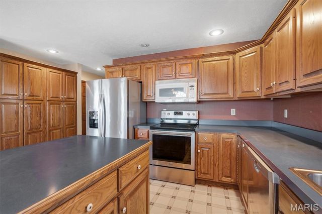 133 Pinnacle Point Drive, Hillsboro, IL 62049