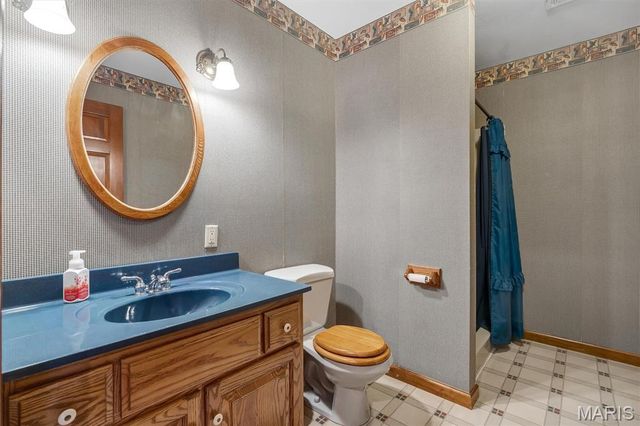 133 Pinnacle Point Drive, Hillsboro, IL 62049