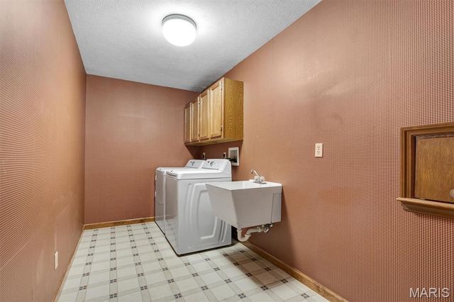 133 Pinnacle Point Drive, Hillsboro, IL 62049