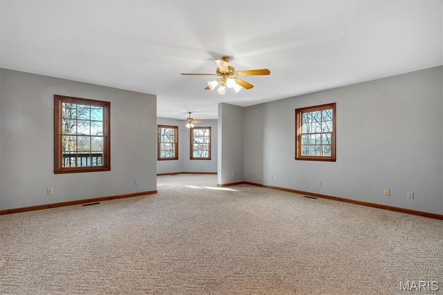 133 Pinnacle Point Drive, Hillsboro, IL 62049