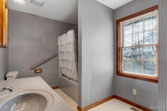 133 Pinnacle Point Drive, Hillsboro, IL 62049