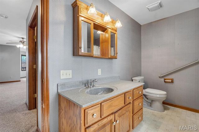 133 Pinnacle Point Drive, Hillsboro, IL 62049