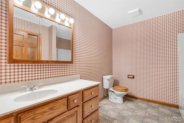 133 Pinnacle Point Drive, Hillsboro, IL 62049